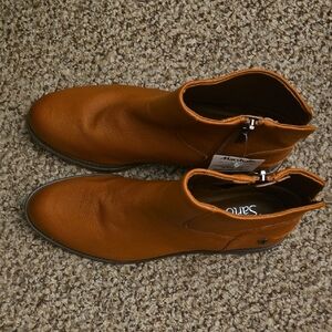 Franco Sarto Womens Tan Leather Zip Ankle Boots In A Rusty Orange